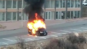 Park halindeki araç cayır cayır yandı 