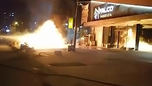 Rize'de 2 araç alev alev yandı 