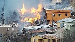 Rize'de büyük yangın! Çok sayıda eve sıçradı 