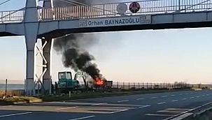 Rize'de seyir halindeki kamyon yandı 