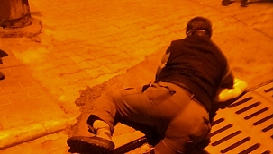 Rögara düşen adam ayağından yaralandı 