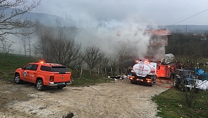 Saman dolu daire alevlere teslim oldu 