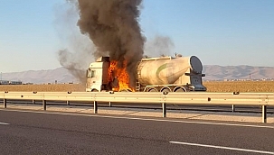 Seyir halindeki LPG tankeri alev aldı 