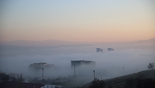 Sis yüksek yapıları içine aldı!