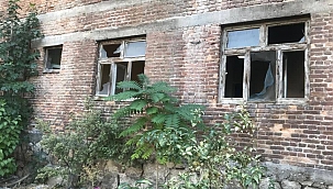 Suç meskeni iki metruk bina yıkıldı