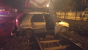 Sürüklenen araçta burnu kanamadan çıktı