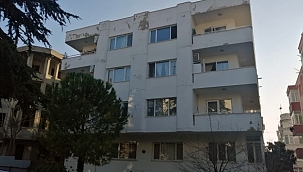 Tavada unutulan yağ apartmanı yakıyordu 
