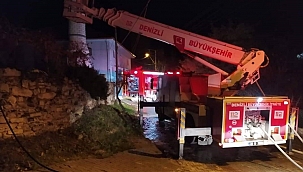 Tek katlı ev alevlere teslim oldu 