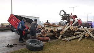 Tekeri çıkan römork yan yattı
