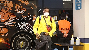 Tetteh maç kadrosundan çıkarıldı!