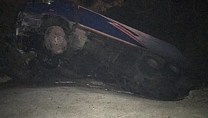 Tır şarampole devrildi: 1 yaralı 