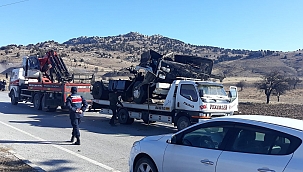 Üç tır ve 3 araç birbirine girdi!