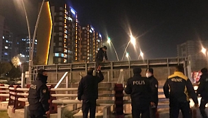 Üst geçitten atlamak istedi