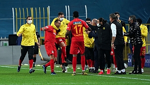 YMS'den Kadıköy'de tarihi galibiyet! 