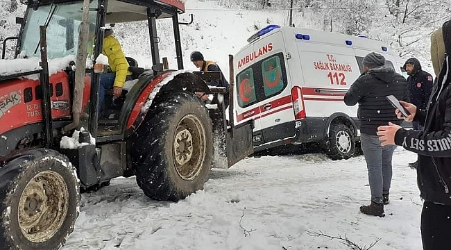 Ambulans traktörle kurtarıldı