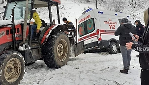 Ambulans traktörle kurtarıldı