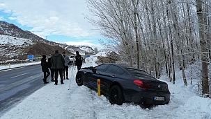 Aynı yerde 3 araç yoldan çıktı! 