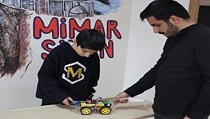 Bluetooth ile kontrol edilen araba yaptı