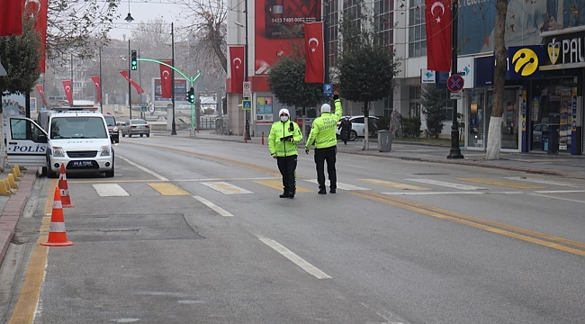 Cadde ve sokaklarda sessizlik hakim