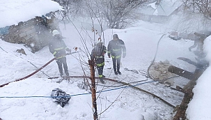 Çatak'ta ev yangını 