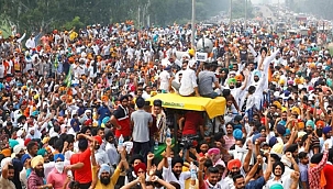 Çiftçiler grev başlattı hükümet interneti kesti