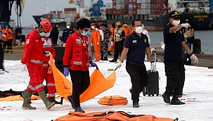 Düşen uçakta ceset parçaları bulundu