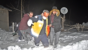 Ekipler karlı yolları aşıp hastaya ulaştı 