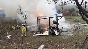 Elektrikli ısıtıcı barakayı küle döndürdü 