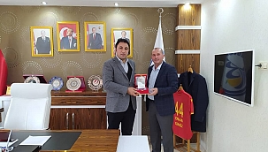 Emekliye ayrılanlara plaketli teşekkür 