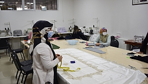 Ev hanımları kurslarla meslek sahibi oluyor 