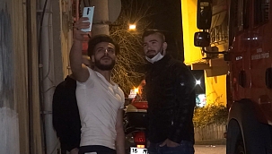 Evi yanarken canlı yayın yaptı