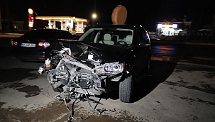 Fırtına çatıları uçurdu araçlara hasar verdi