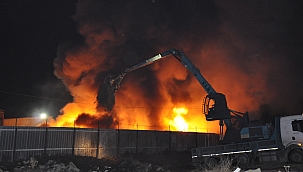 Geri dönüşüm fabrikasında yangın çıktı 
