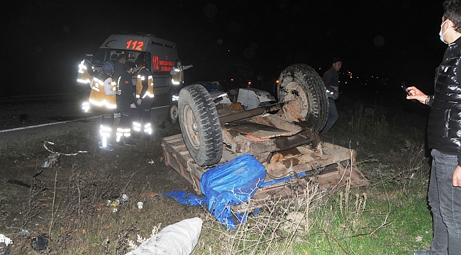 Hafif ticari araç traktöre çarptı: 1 ölü 