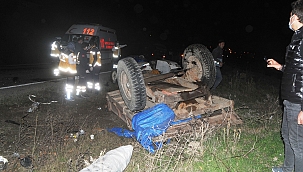 Hafif ticari araç traktöre çarptı: 1 ölü 