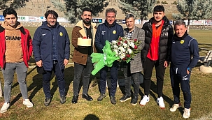 Hamzaoğlu'na doğum günü sürprizi! 