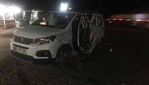 İki otomobil çarpıştı: 1 yaralı