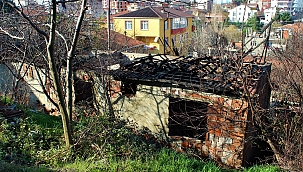 İnşaat halindeki ev alev alev yandı 