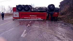 İtfaiye aracı kaza yaptı: 2 yaralı 