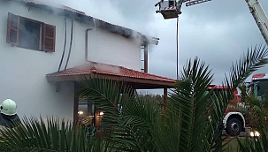 İzmir'de çatı yangını korkuttu 