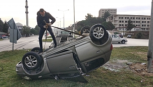 Kamyon otomobil ile çarpıştı: 3 yaralı