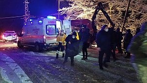 Kamyonet şarampole uçtu: 6 yaralı