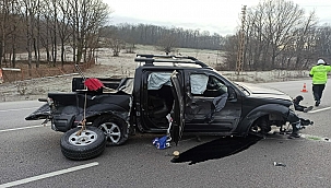 Kanala girip bariyere çarptı: 2 yaralı