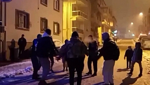 Kar üzerinde horon oynadılar