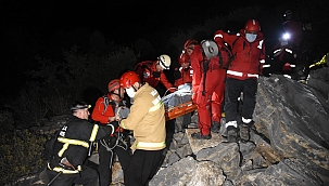 Kayalıklardan düştü 8 saatte kurtarıldı