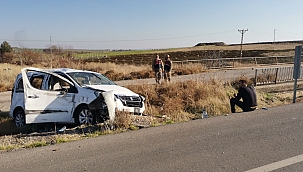 Kontrolünü kaybeden araç devrildi