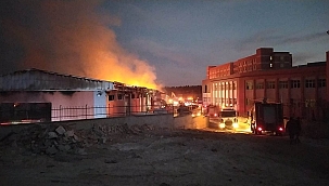 Lojistik deposunda çıkan yangın 