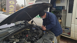 Minibüsü seyyar tamir dükkanı haline getirdi 