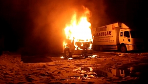 Nakliye kamyonu alev alev yandı 