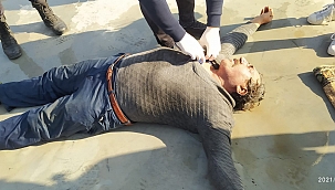 Önce çocuklarının evini sonra kendini yaktı 